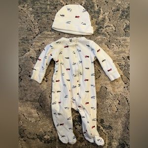 Tres Beau Et Belle Footie PJ and Hat